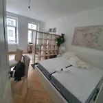 Bright And Quiet Apartments, Just 10 Minutes To U4, U6 And Schoenbrunn Palace