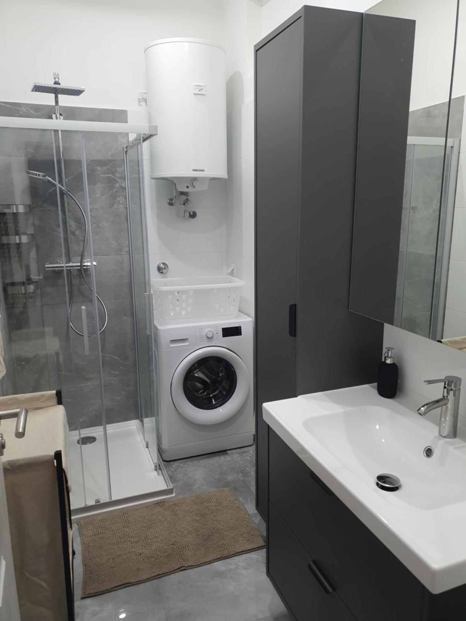Bright And Quiet Apartments, Just 10 Minutes To U4, U6 And Schoenbrunn Palace Vienna