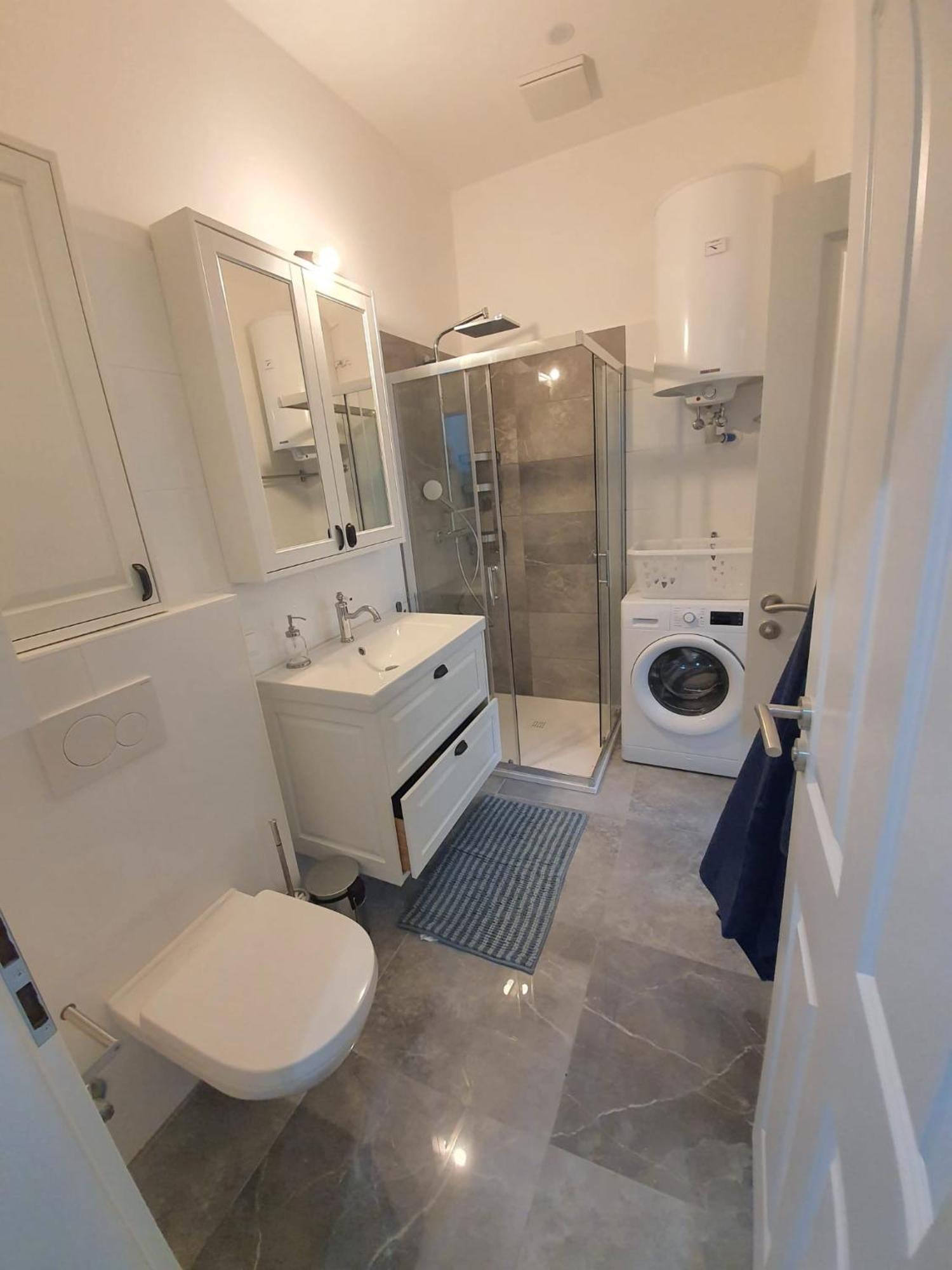 Bright And Quiet Apartments, Just 10 Minutes To U4, U6 And Schoenbrunn Palace Appartamento Vienna